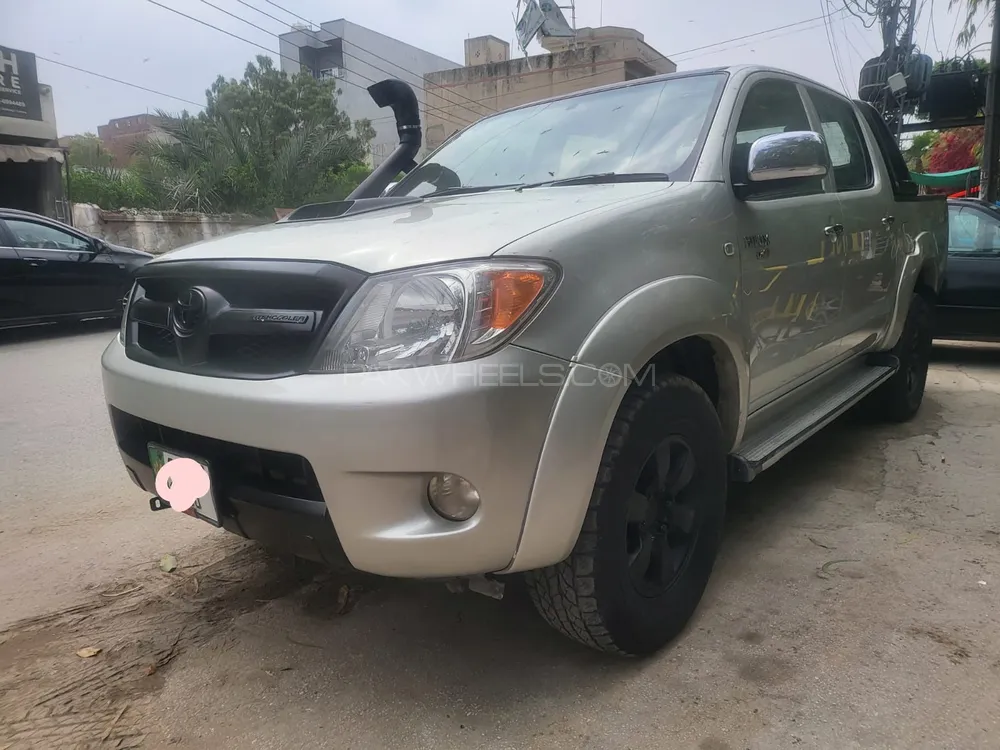 Toyota Hilux 2004 for Sale in Lahore Image-1