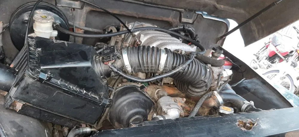 toyota lexus engine for sale v8 petrol 2uz 2008 model wiht automatic gear and original computer  Image-1