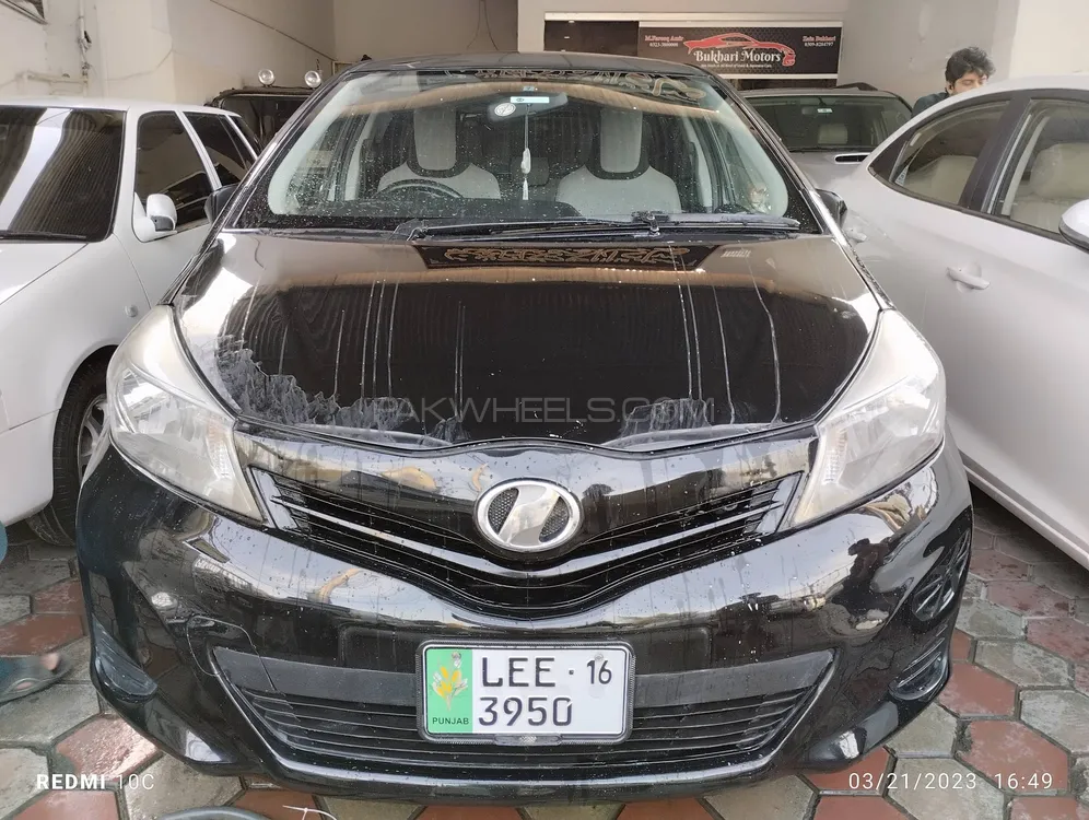 Toyota Vitz 2013 for Sale in Lahore Image-1