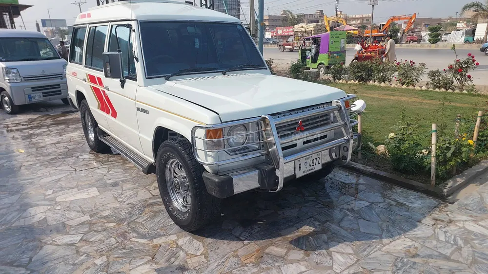 Mitsubishi Pajero 1990 for Sale in Peshawar Image-1