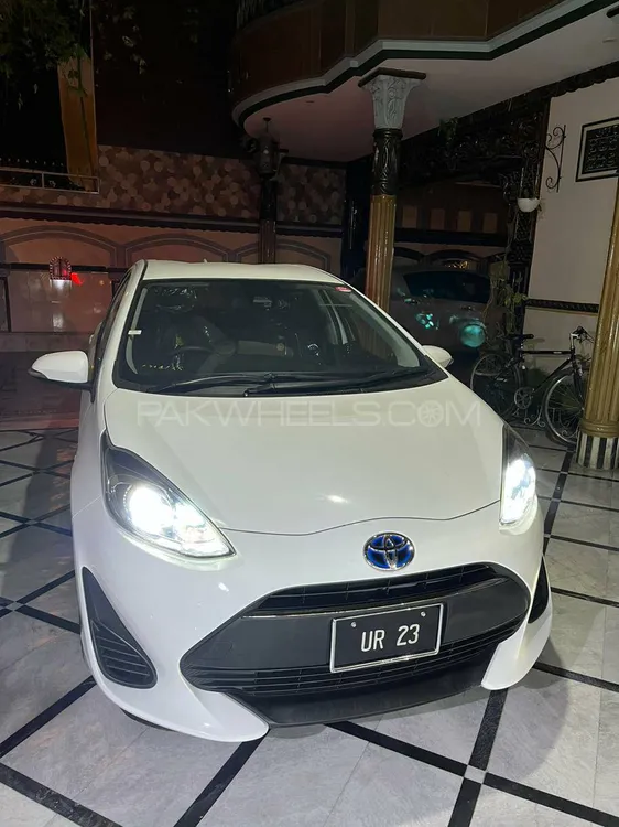 Toyota Aqua 2018 for Sale in Peshawar Image-1