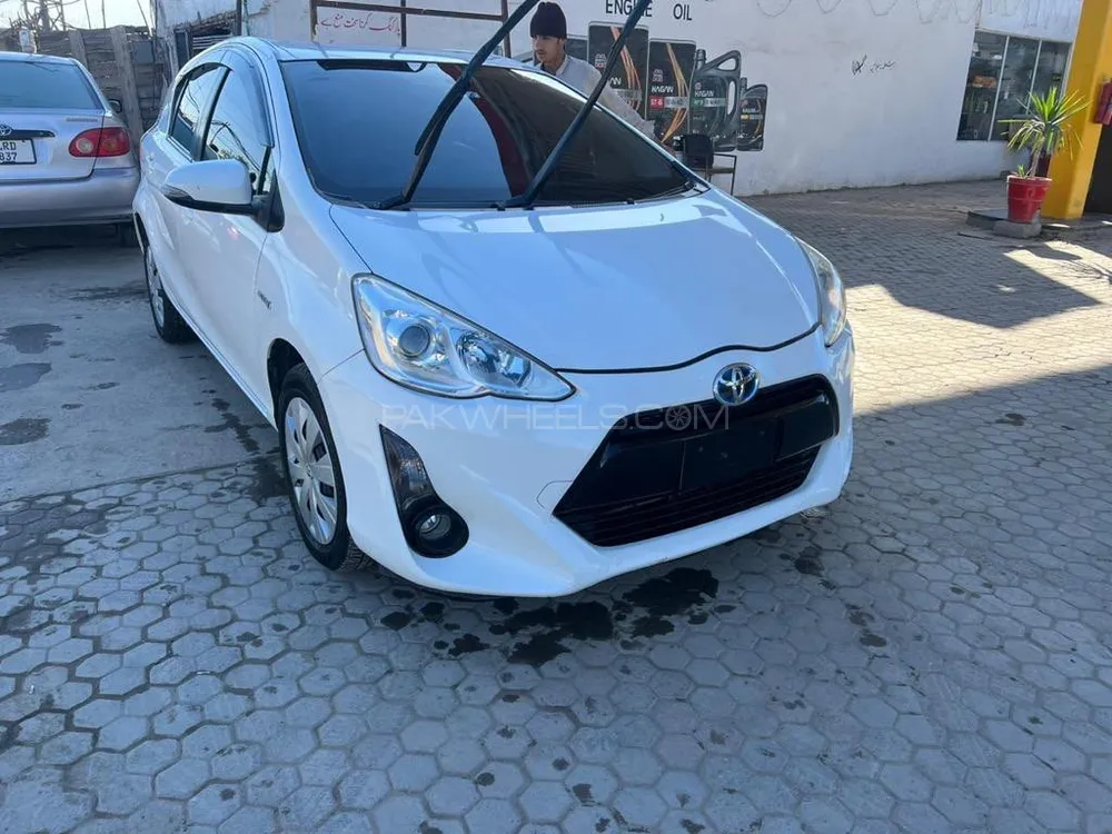 Toyota Aqua 2015 for Sale in Peshawar Image-1