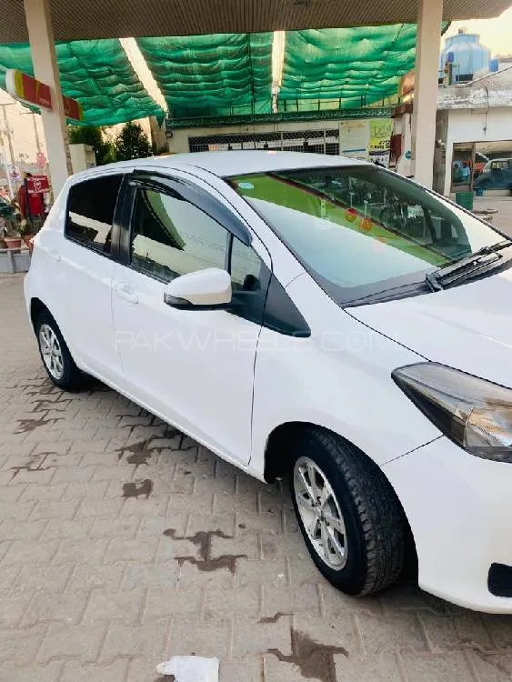 Toyota Vitz 2014 for Sale in Multan Image-1