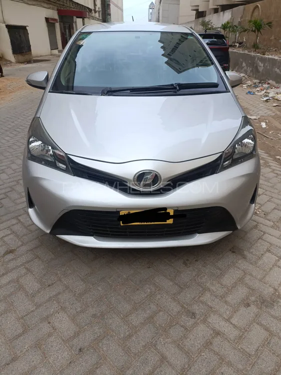 Toyota Vitz 2014 for Sale in Karachi Image-1