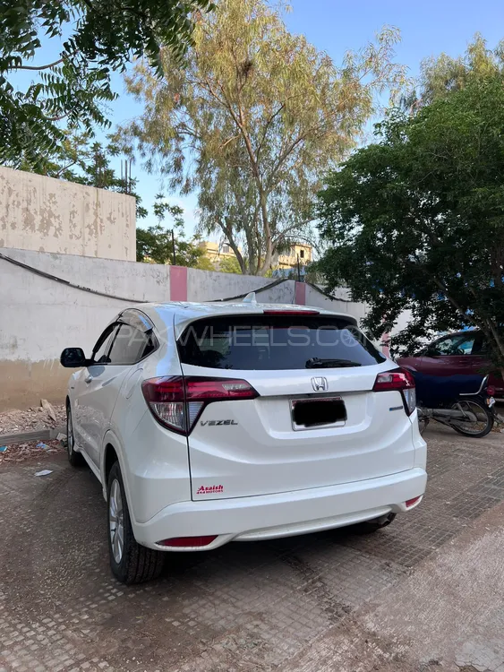 Honda Vezel 2014 for Sale in Karachi Image-1