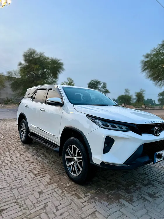 Toyota Fortuner 2017 for Sale in Sahiwal Image-1