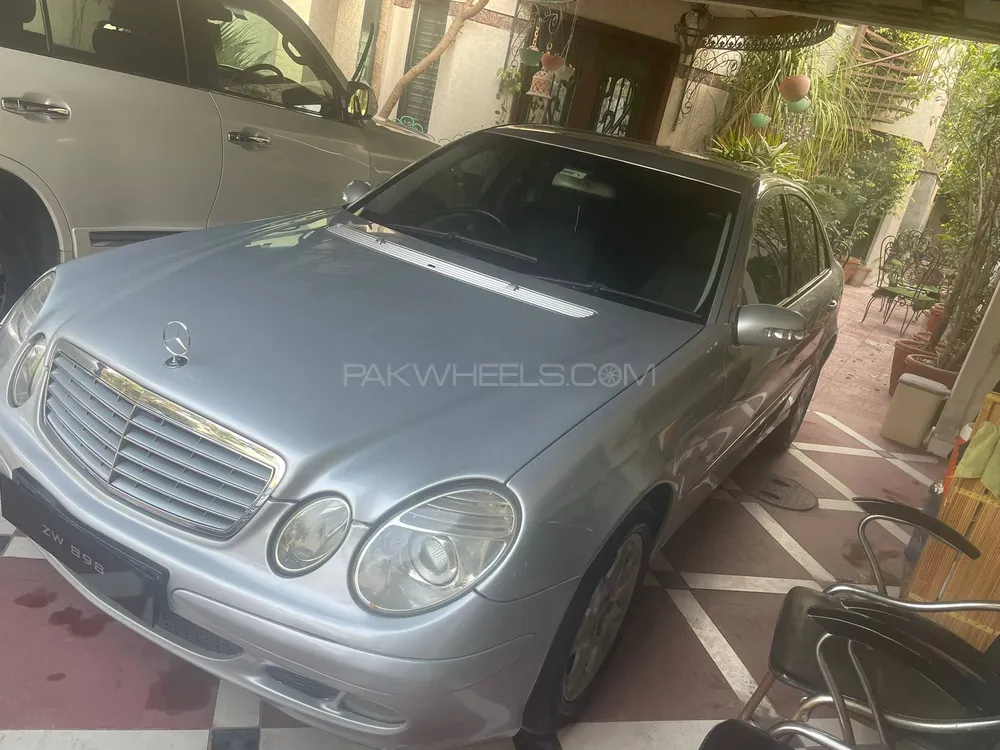 Mercedes Benz E Class 2005 for Sale in Lahore Image-1