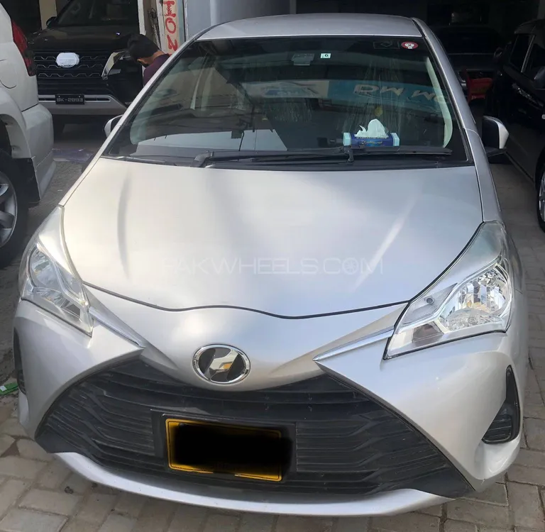 Toyota Vitz 2017 for Sale in Karachi Image-1