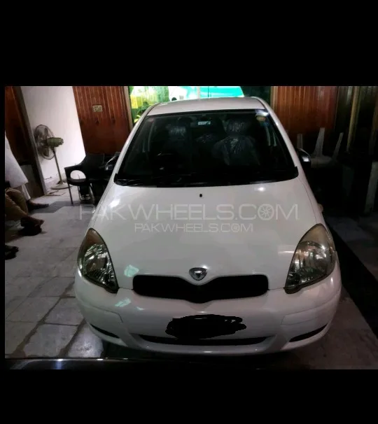 Toyota Vitz 2004 for Sale in Peshawar Image-1