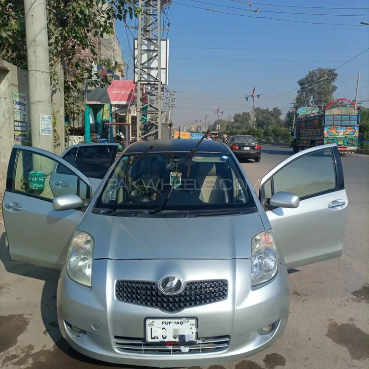 Toyota Vitz 2005 for Sale in Multan Image-1
