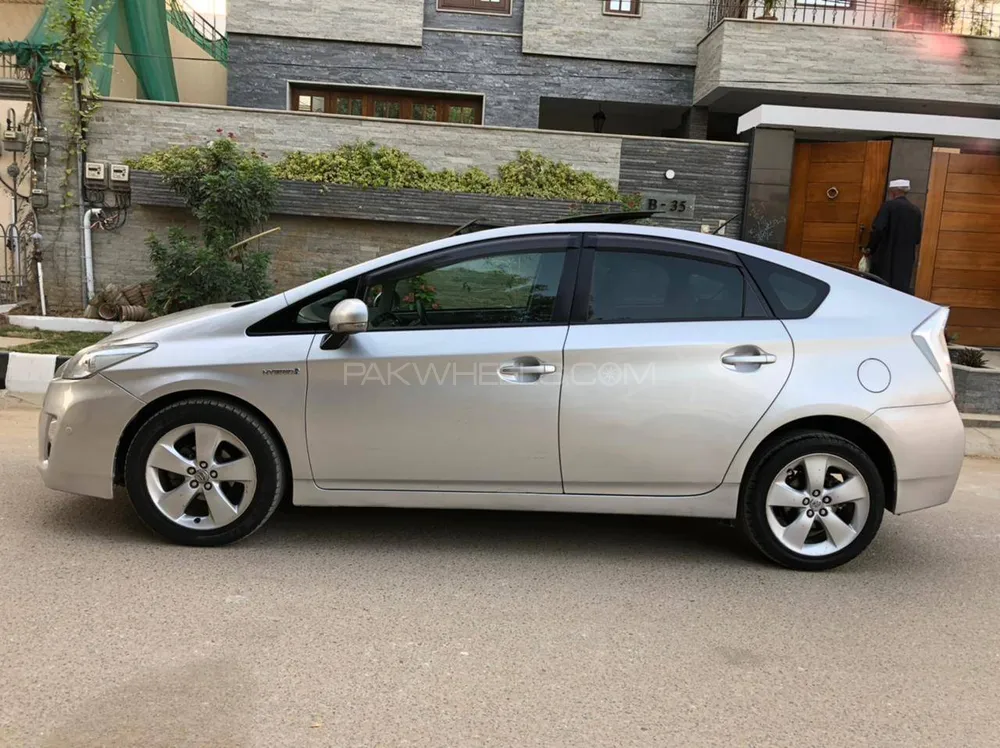 Toyota Prius 2010 for Sale in Karachi Image-1