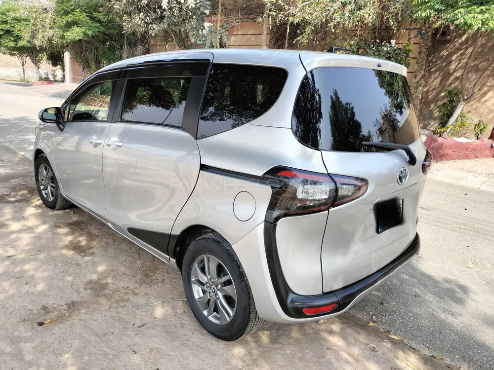 Toyota Sienta 2016 for Sale in Multan Image-1