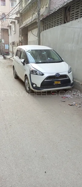 Toyota Sienta 2016 for Sale in Karachi Image-1