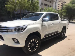 Toyota Hilux Revo G 2.8 2015 for Sale