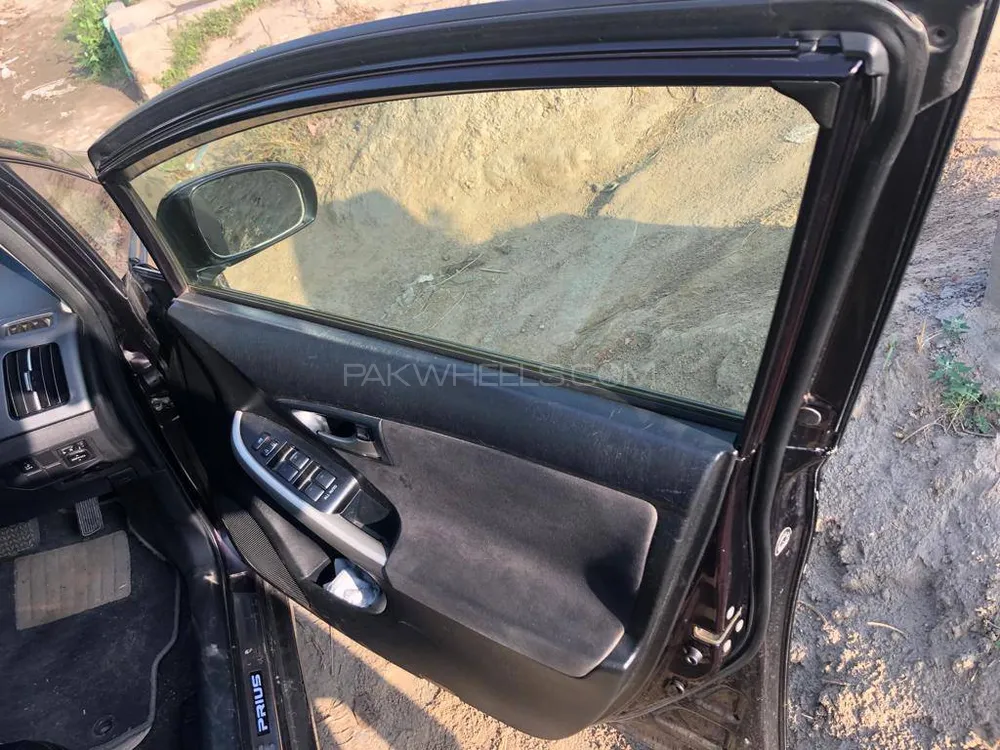 Toyota Prius 2013 for Sale in Lahore Image-1