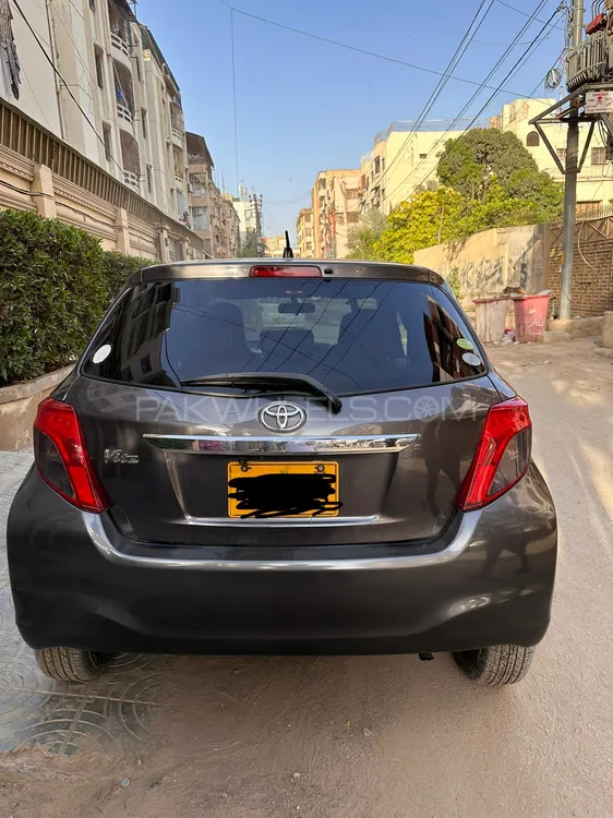 Toyota Vitz 2012 for Sale in Karachi Image-1