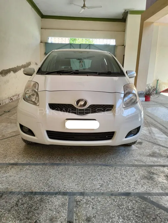 Toyota Vitz 2009 for Sale in Nowshera Image-1