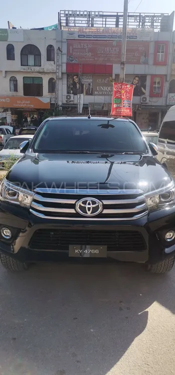 Toyota Hilux 2019 for Sale in Islamabad Image-1