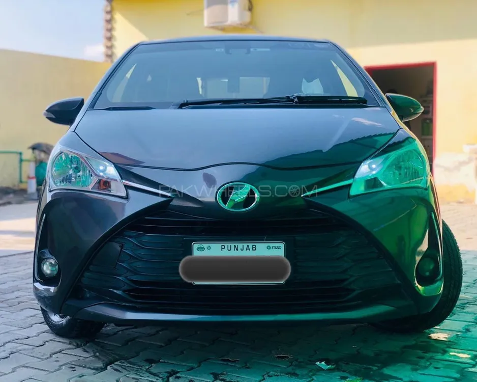 Toyota Vitz 2017 for Sale in Gujranwala Image-1