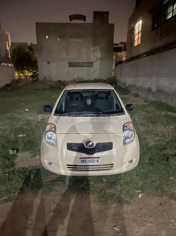 Toyota Vitz 2005 for Sale in Karachi Image-1