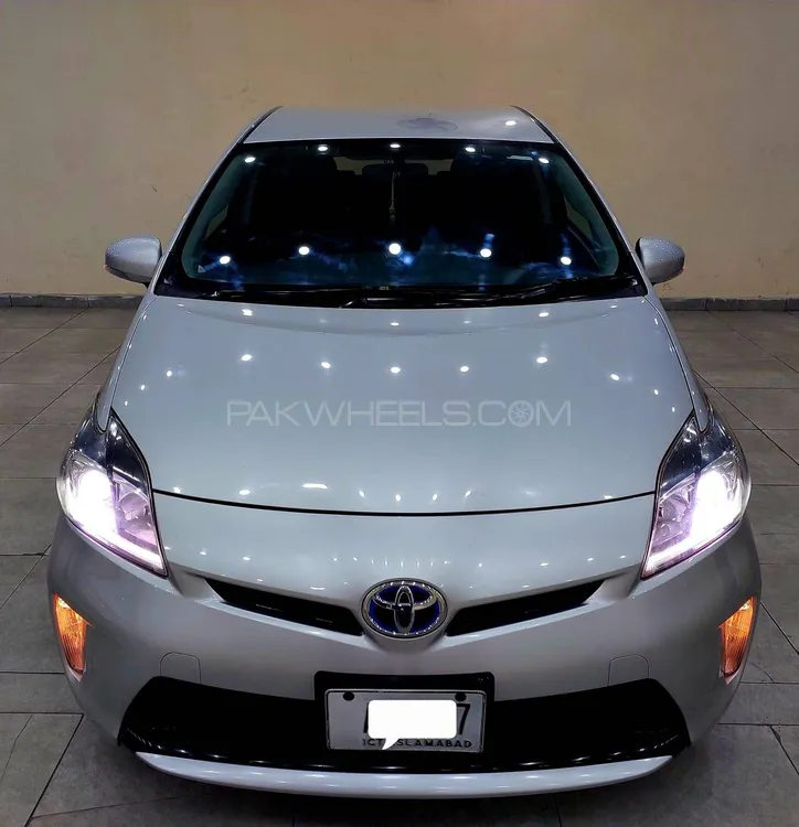 Toyota Prius 2013 for Sale in Lahore Image-1