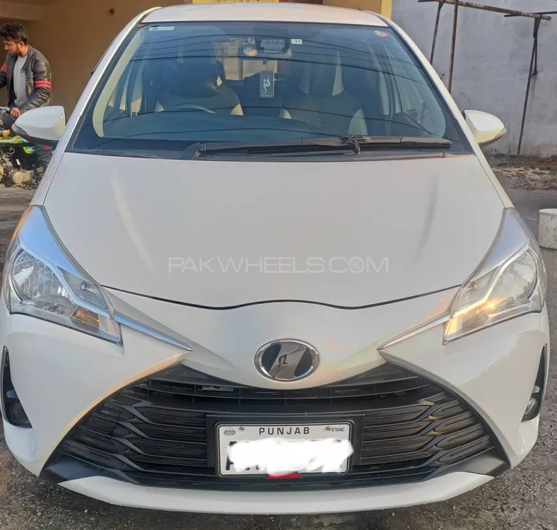 Toyota Vitz 2017 for Sale in Sialkot Image-1