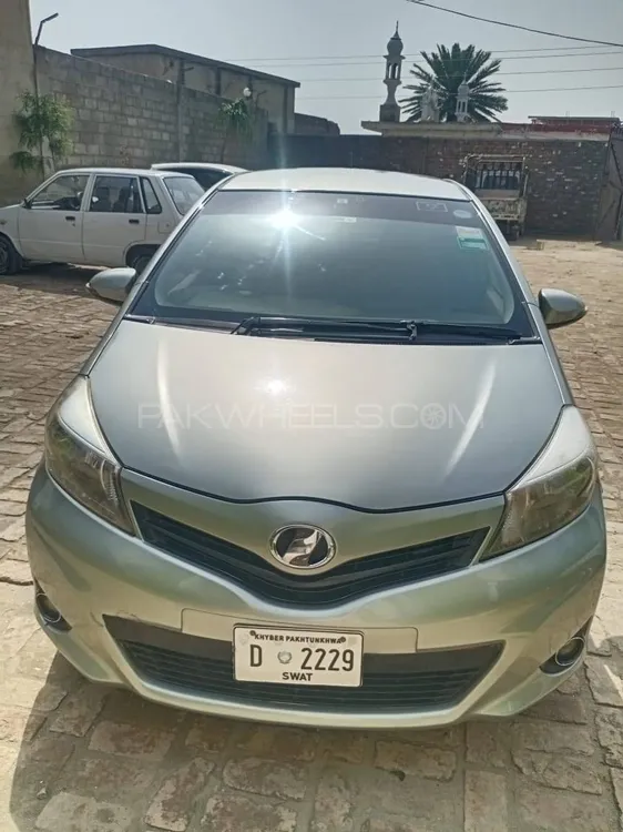 Toyota Vitz 2012 for Sale in Mardan Image-1