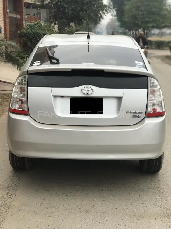 Toyota Prius 2010 for Sale in Lahore Image-1