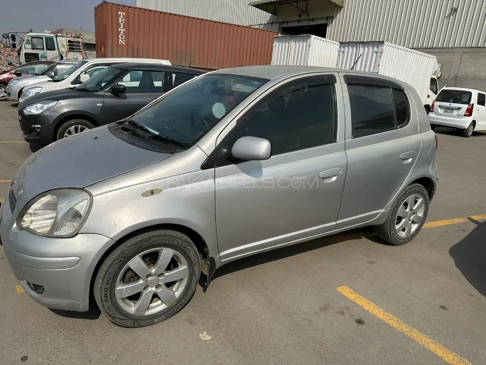 Toyota Vitz 2004 for Sale in Lahore Image-1