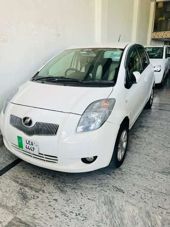 Toyota Vitz 2006 for Sale in Mardan Image-1