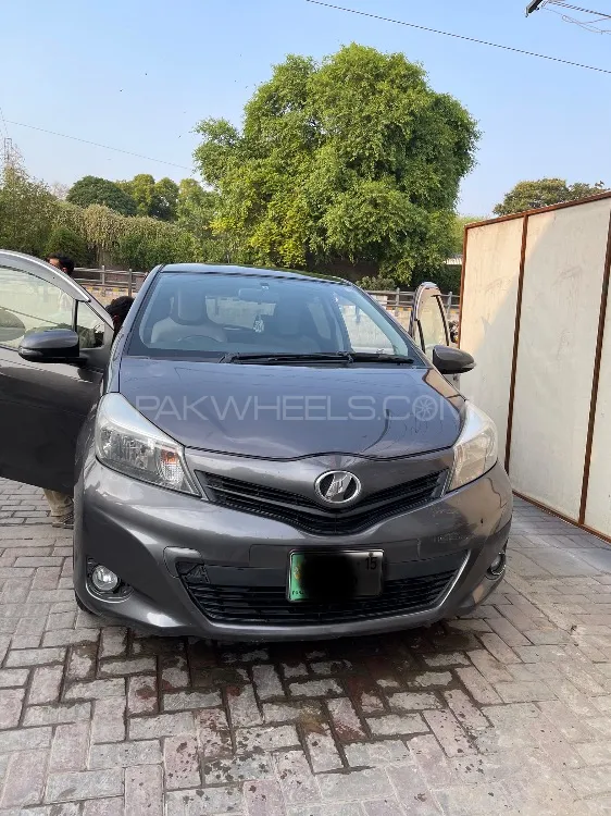 Toyota Vitz 2011 for Sale in Lahore Image-1