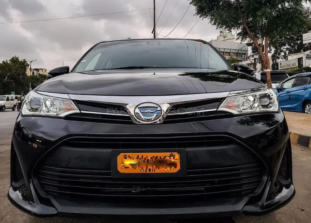 Toyota Corolla Axio 2018 for Sale in Karachi Image-1