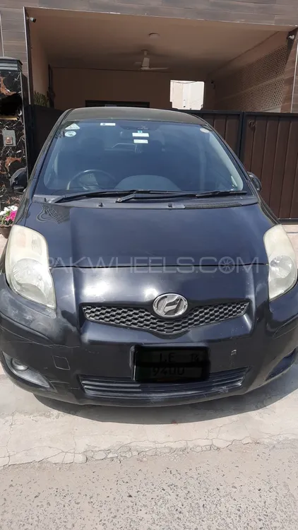 Toyota Vitz 2010 for Sale in Lahore Image-1