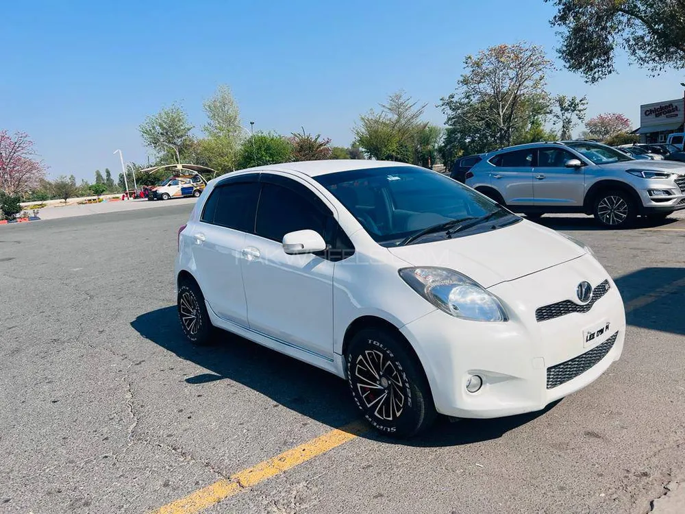 Toyota Vitz 2010 for Sale in Lower Dir Image-1