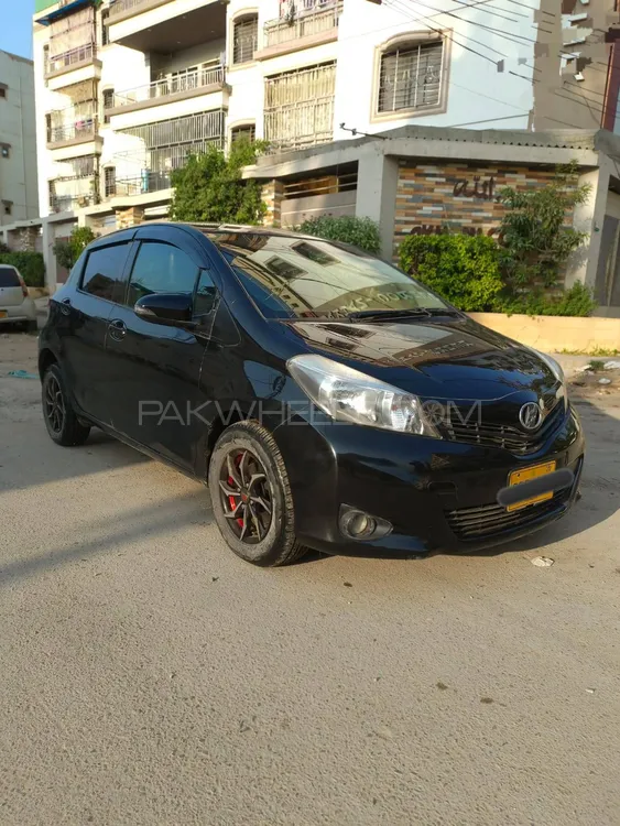Toyota Vitz 2011 for Sale in Karachi Image-1