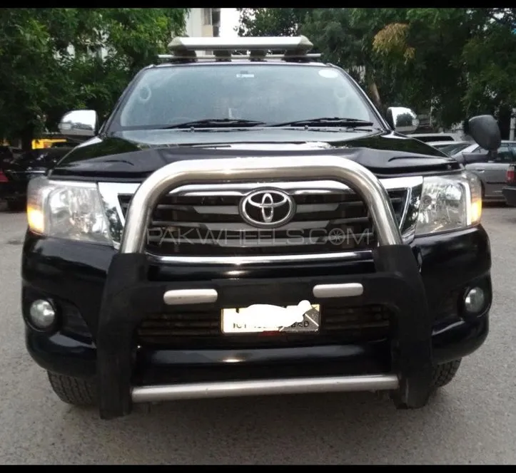 Toyota Hilux 2015 for Sale in Islamabad Image-1
