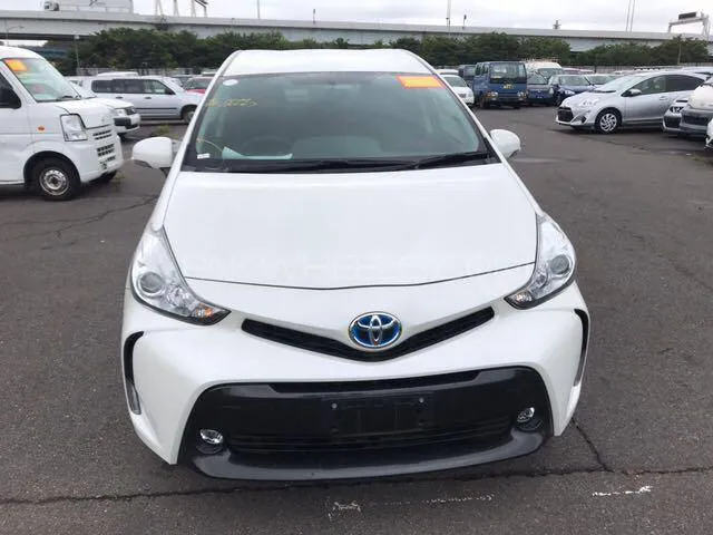 Toyota Prius Alpha 2015 for Sale in Lahore Image-1