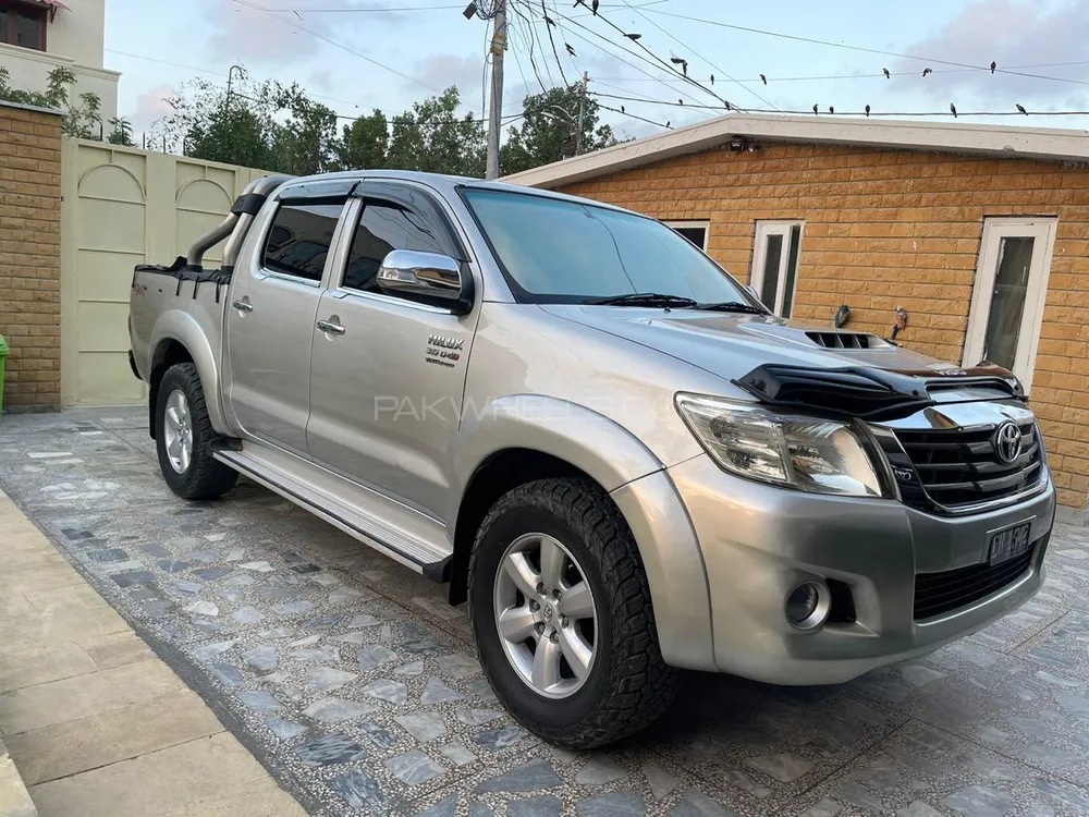 Toyota Hilux 2009 for Sale in Karachi Image-1