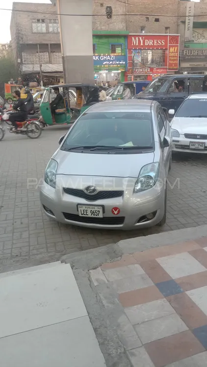 Toyota Vitz 2010 for Sale in Peshawar Image-1