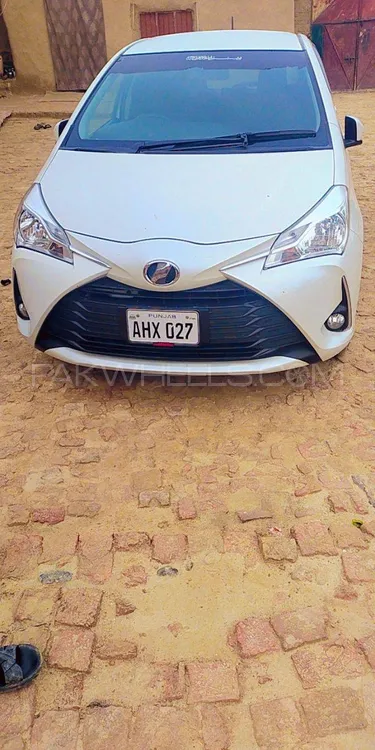 Toyota Vitz 2017 for Sale in Peshawar Image-1