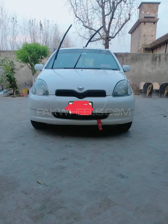 Toyota Vitz 2000 for Sale in Takhtbai Image-1