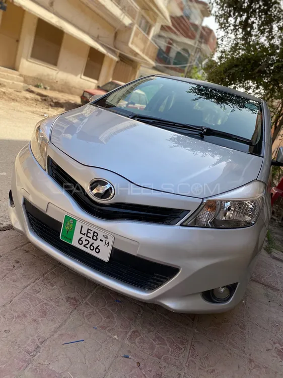 Toyota Vitz 2011 for Sale in Multan Image-1
