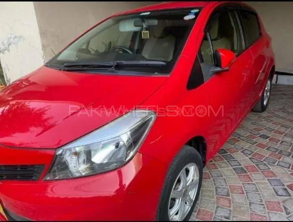 Toyota Vitz 2012 for Sale in Lahore Image-1