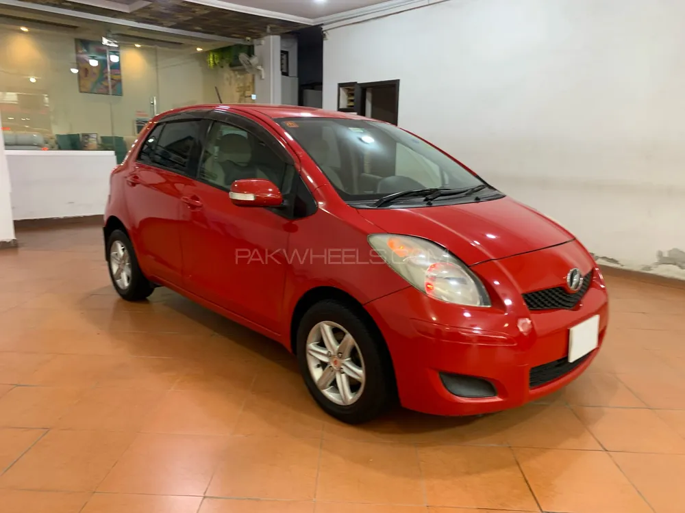 Toyota Vitz 2010 for Sale in Multan Image-1