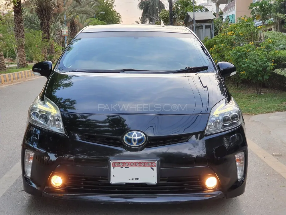 Toyota Prius 2015 for Sale in Karachi Image-1