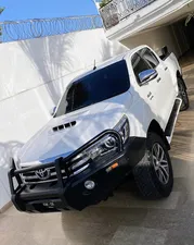 Toyota Hilux Revo V Automatic 3.0  2016 for Sale