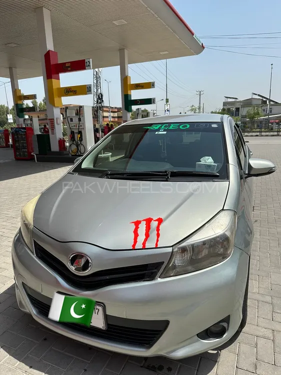 Toyota Vitz 2013 for Sale in Lahore Image-1