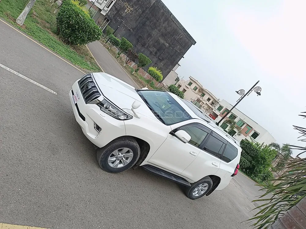 Toyota Prado 2017 for Sale in Islamabad Image-1