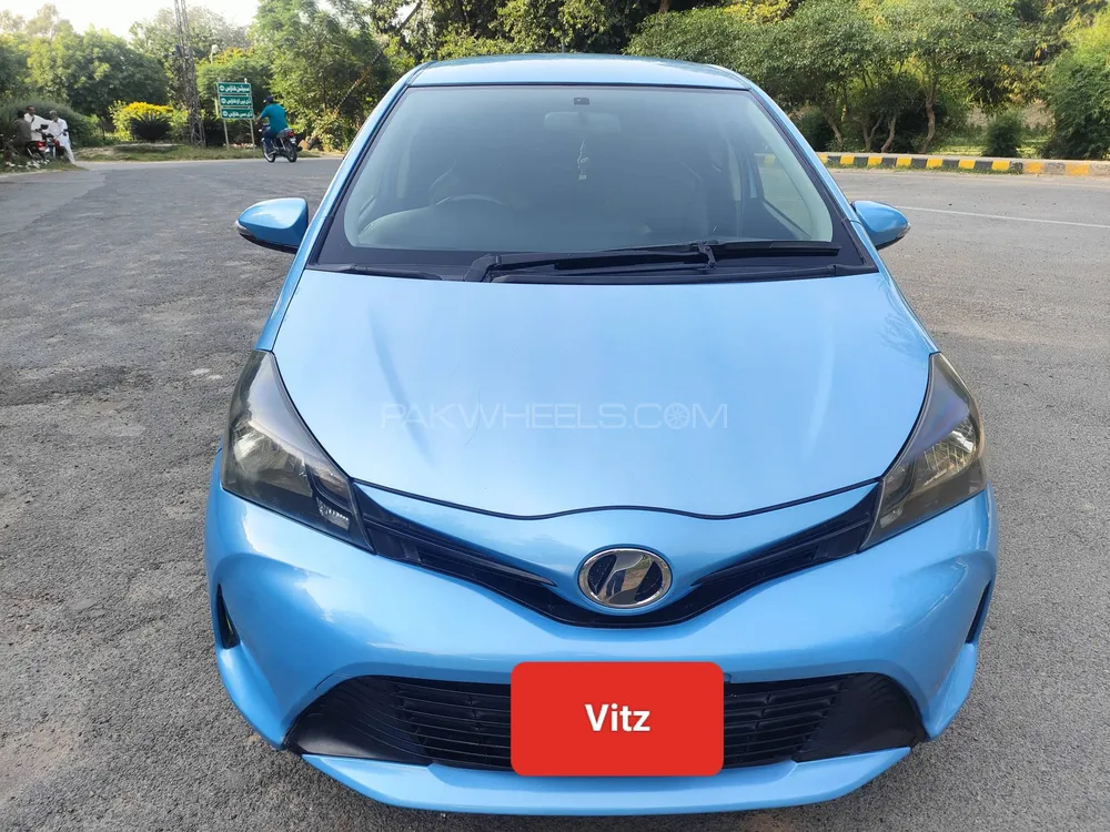 Toyota Vitz 2014 for Sale in Okara Image-1