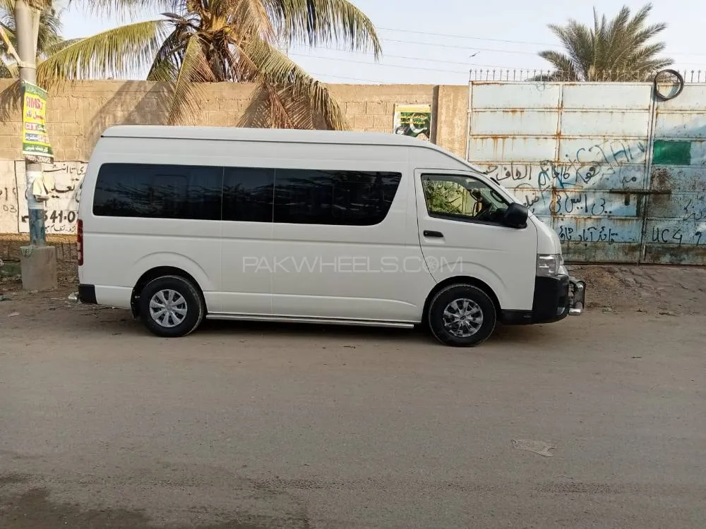 Toyota Hiace 2018 for Sale in Karachi Image-1